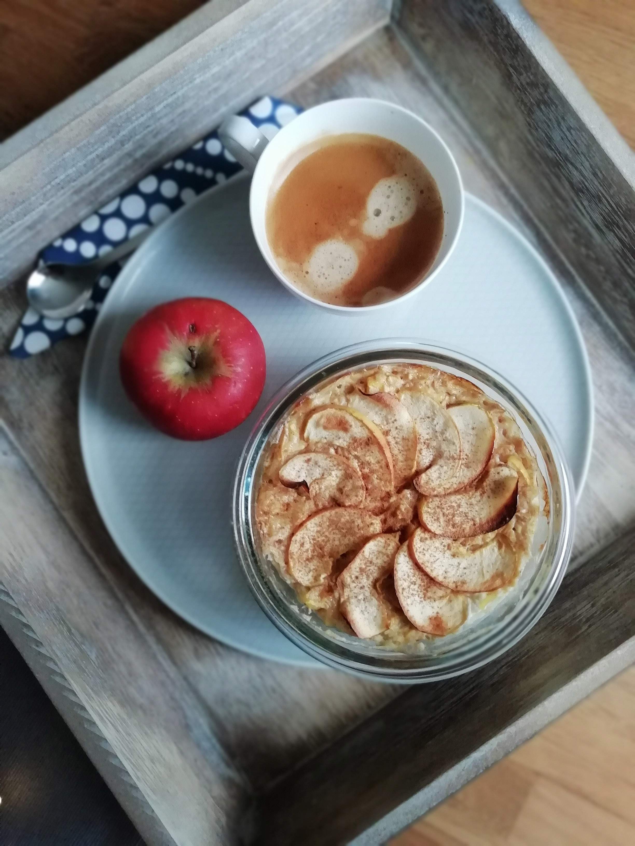 Zimtiger Frühstücksauflauf mit Apfel