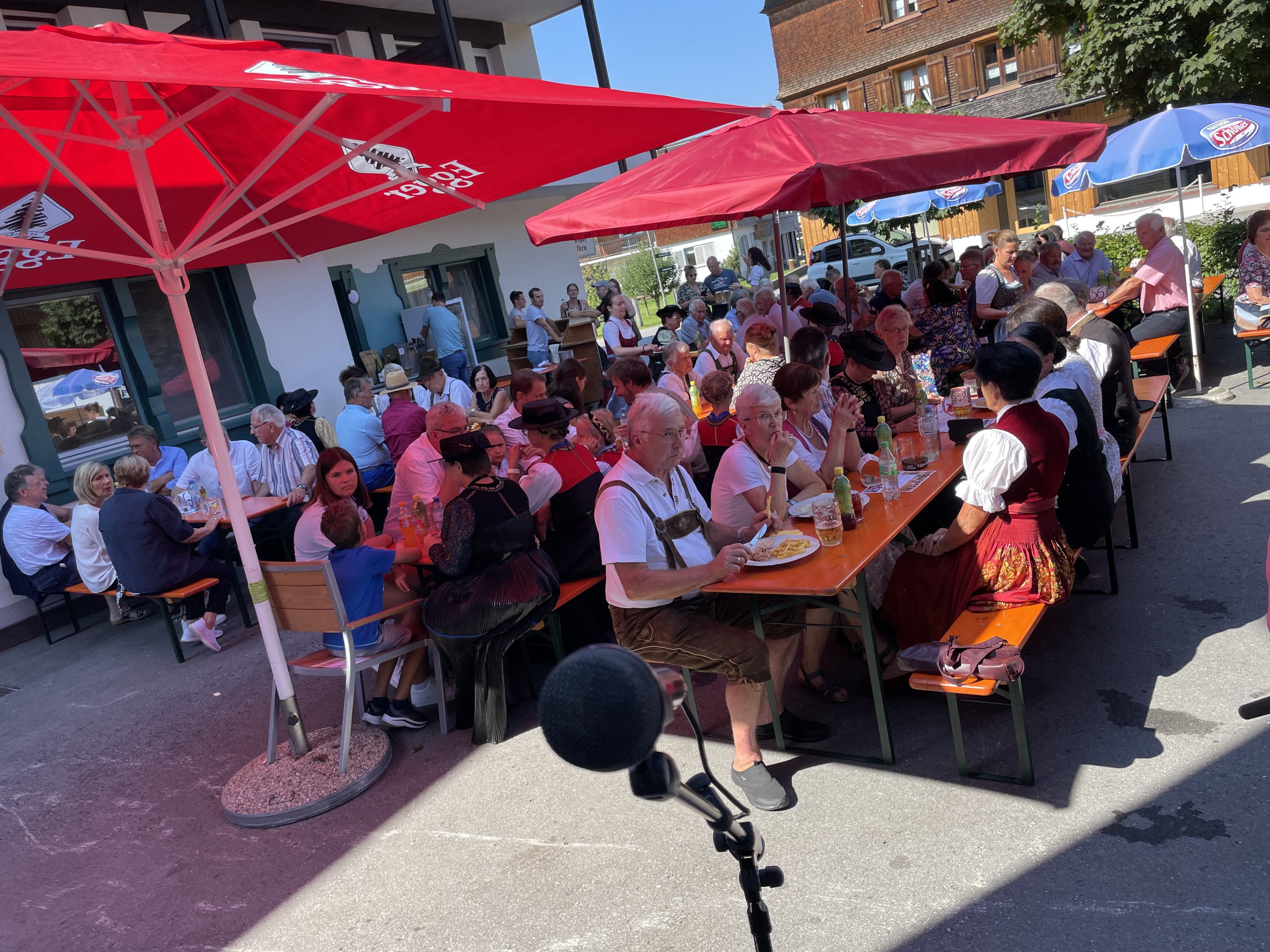 Frühschoppen bei traumhaftem Wetter beim GH Falken