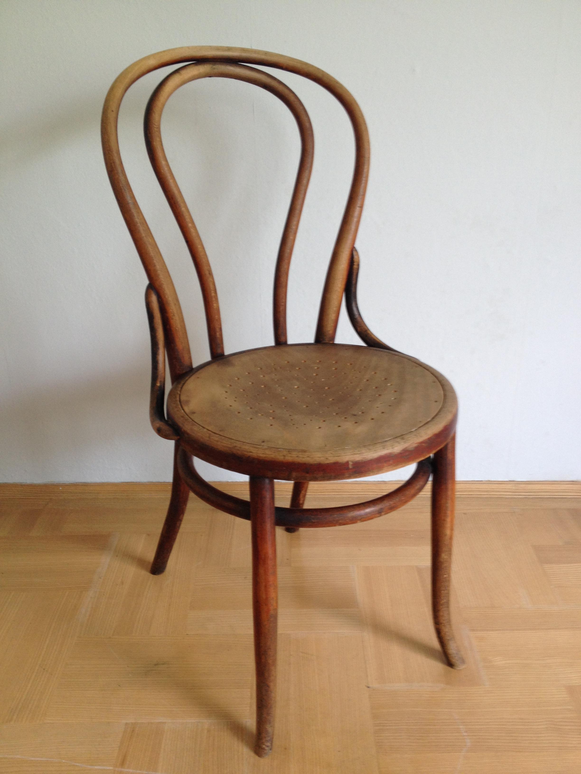 Edles Stück mit herrlicher Patina, Sitzfläche Sperrholz gelocht, Sitzh. 46 cm, h 92 cm, b 40 cm
