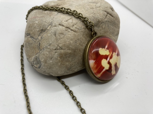 Halskette bronze mit Hibiskusmotiv rot