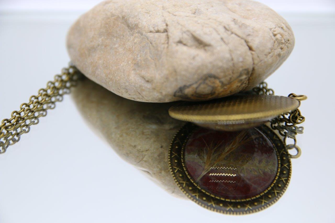 Halskette bronze mit Gräsern und Brombeerblatt