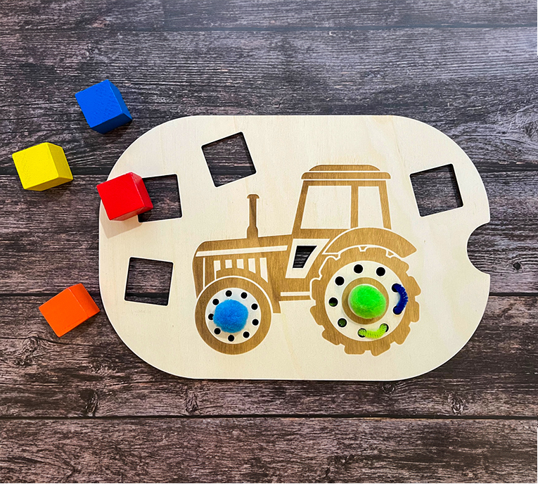Spielplatte "Traktor" | Klein | Sortier- und Spielplatte für Kinder