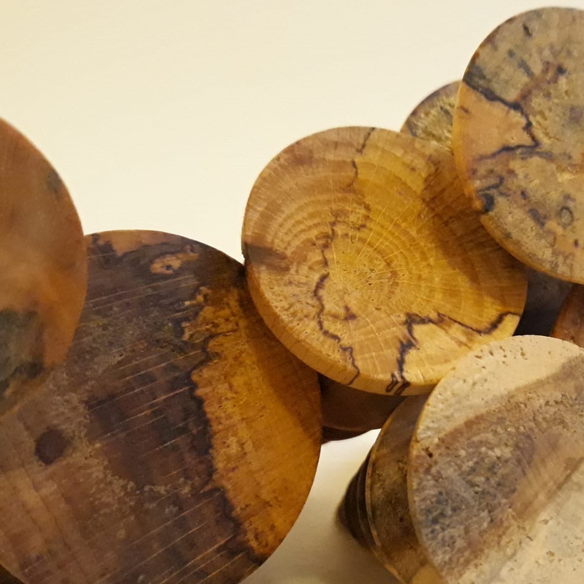 HolzBäumchen klein aus verschiedenen Holzsorten