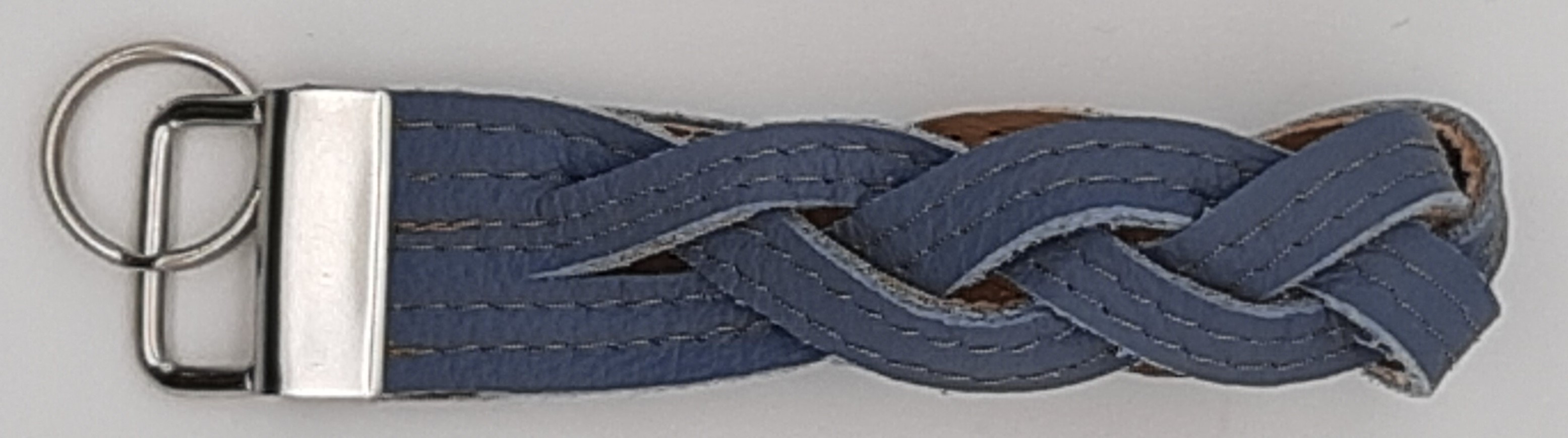Geflochtener Lederanhänger, hellblau-braun