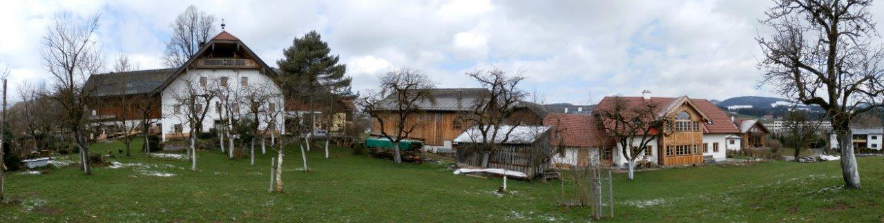 Bauernhaus, Hütte und Austraghaus.