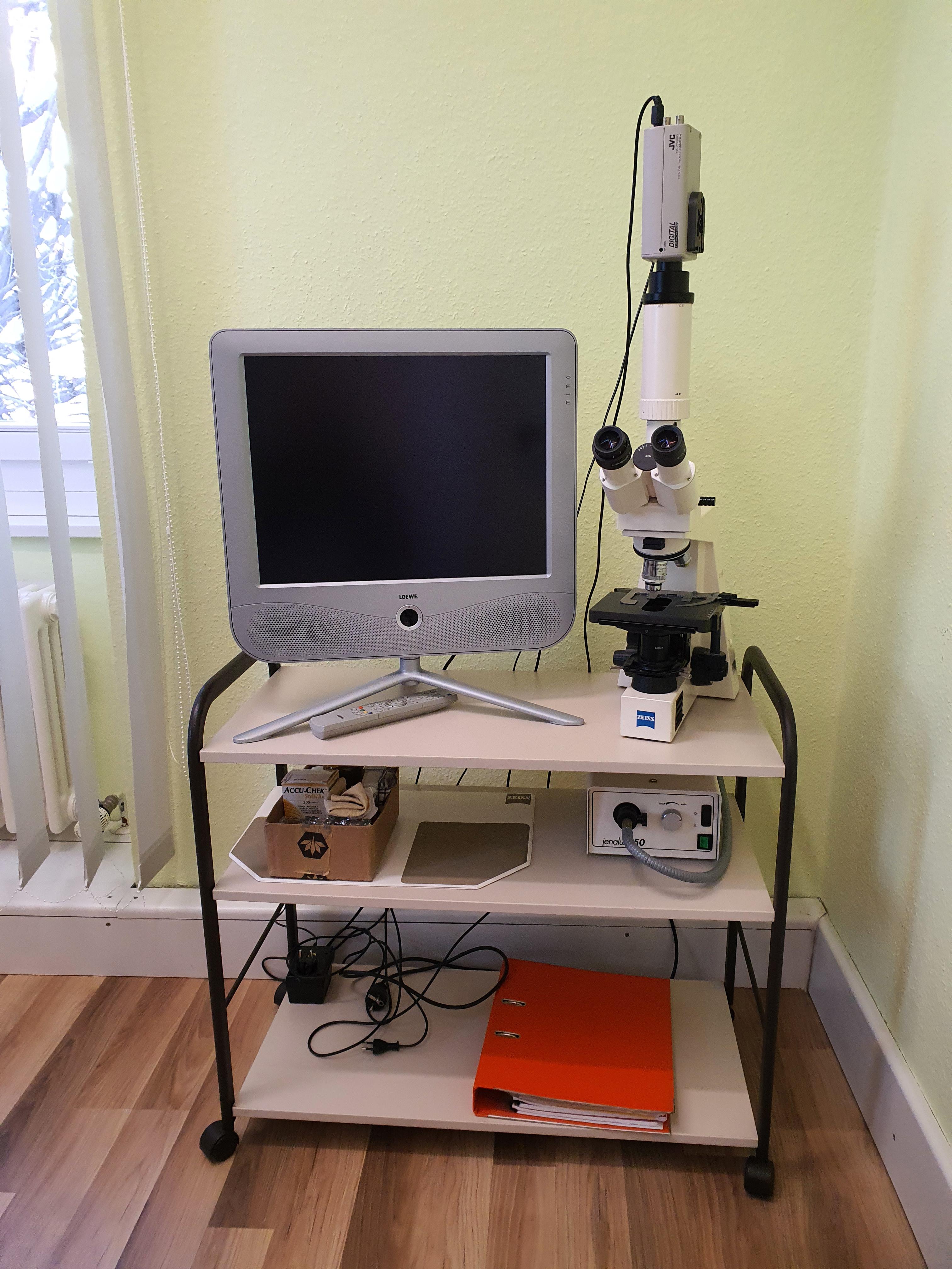 Zeiss Axiolab Dunkelfeldmikroskop mit Bildschirm