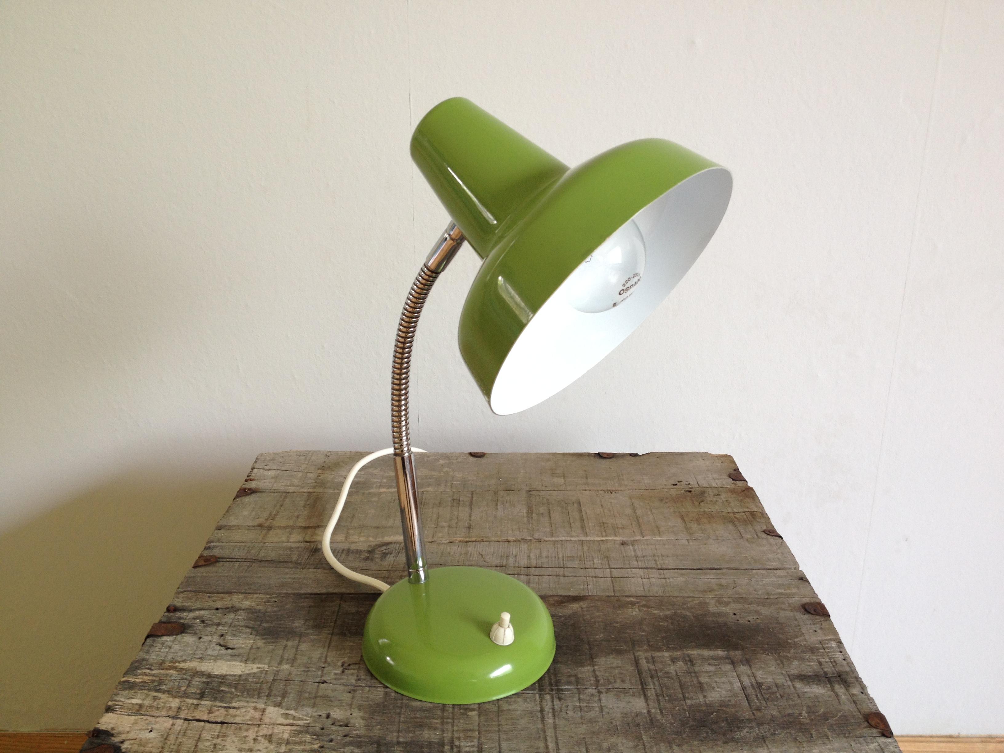Flexible Lampe in typischer 70er Farbe, h 35 cm, Ø Schirm 17 cm, Bodenplatte fehlt, funktionsfähig