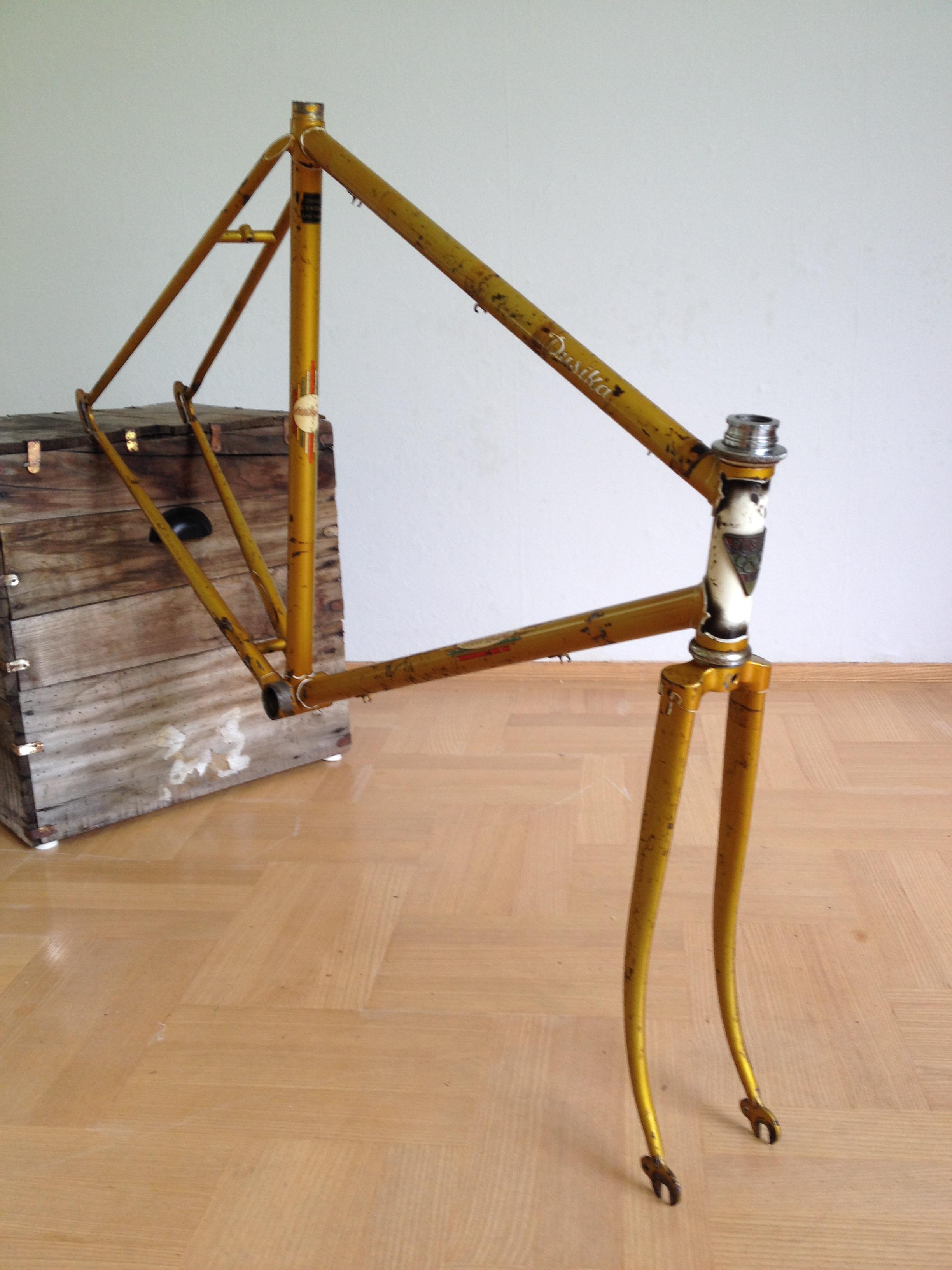 Goldgelber Rahmen aus Reynolds Rohren in der RH 56 cm, inkl. Steuerlager, Rahmennummer 23111
